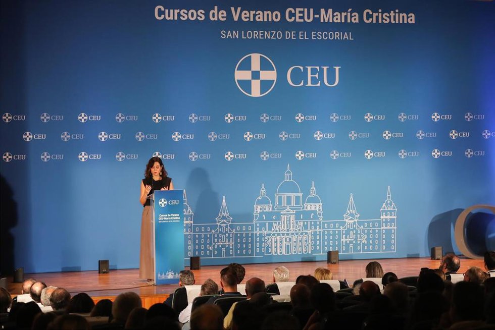 La presidenta de la Comunidad de Madrid, Isabel Díaz Ayuso, participa en la inauguración de la 1 edición de los cursos de verano CEU-María Cristina, a 30 de junio de 2025, en Madrid (España)