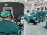Foto: El Sant Pau de Barcelona realiza con éxito la primera resección hepática con robot unipuerto en España