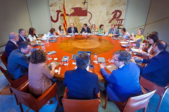 El presidente de la Generalitat, Salvador Illa, encabeza la reunión del Consell Executiu de este martes