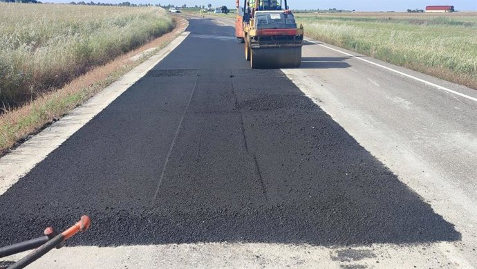 Archivo - Obra en una carretera