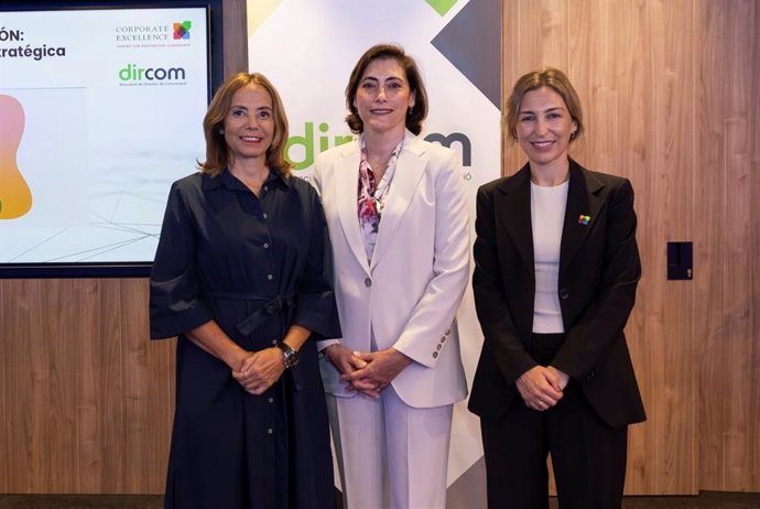 Carme Miró, Tesorera de Dircom Catalunya y CEO de Apple Tree; María Luisa Martínez Gistau, presidenta de Corporate Excellence y directora de Comunicación y RRII de CaixaBank, y Clara Fontán, directora de Inteligencia y Operaciones en Corporate Excellence.