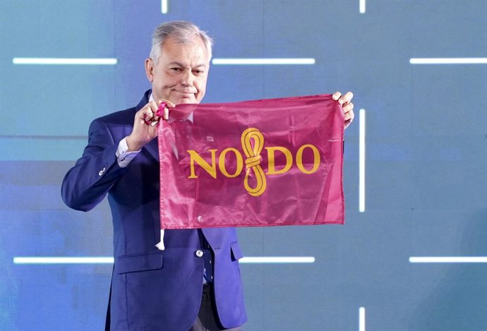 O prefeito de Sevilha, José Luis Sanz, durante o lançamento da pedra fundamental do Centro Conjunto de Pesquisa no Pavilhão de Navegação da Isla de la Cartuja, em Sevilha, em 30 de junho de 2025, em Sevilha (Andaluzia, Espanha). O Presidente