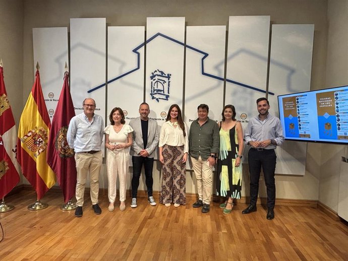 La diputada de Educación y Cultura, Yolanda Burgoa, presenta las Veladas Musicales en los Castillos acompañada por varios alcaldes