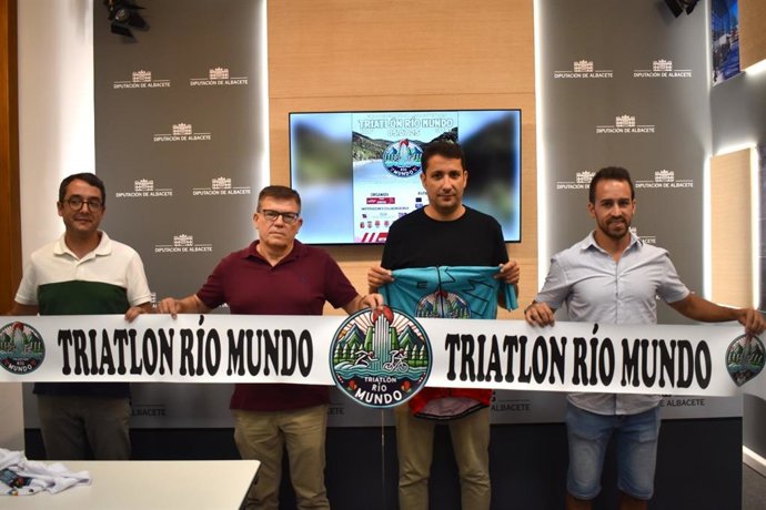 Presentación del I Triatlón Río Mundo.