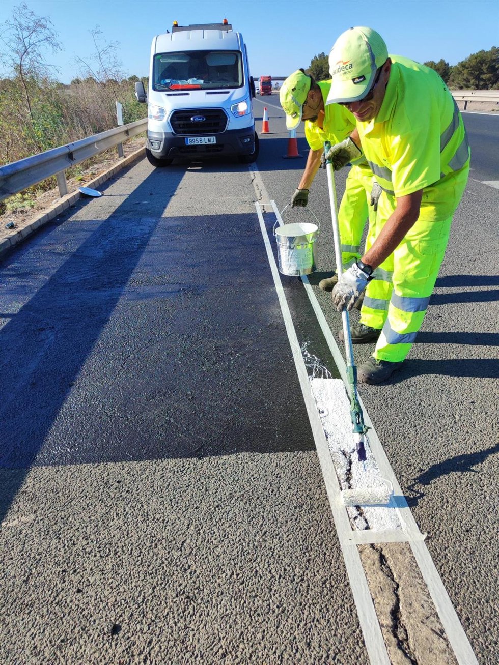 Teras de mantenimiento en una carretera de Murcia