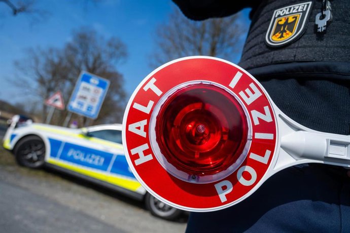 Archivo - Control policial en la frontera entre Alemania y Polonia