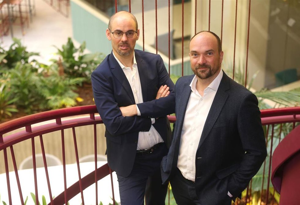 Archivo - El fundador de Indexa Capital, Unai Ansejo (i), y el consejero delegado de Indexa Capital, Franois Derbaix (d), a 21 octubre de 2021, en Madrid.