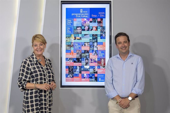 La alcaldesa de Huelva, Pilar Miranda, y el concejal de Cultura y Patrimonio Arqueológico, Nacho Molina, presentan la programación cultural de Huelva para el último trimestre del año.