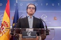 Vox dice que Feijóo ya estaría "rumbo a Waterloo" si no necesitara su voto y exige moción de censura sin separatistas