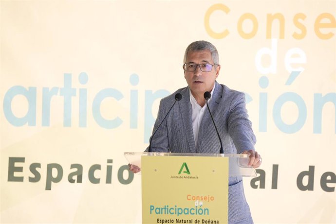 Archivo - El secretario de Estado de Medio Ambiente, Hugo Morán, durante la atención a los medios. A 08 de julio de 2024, en Huelva (Andalucía, España). Reunión del Consejo de Participación del Espacio Natural de Doñana.