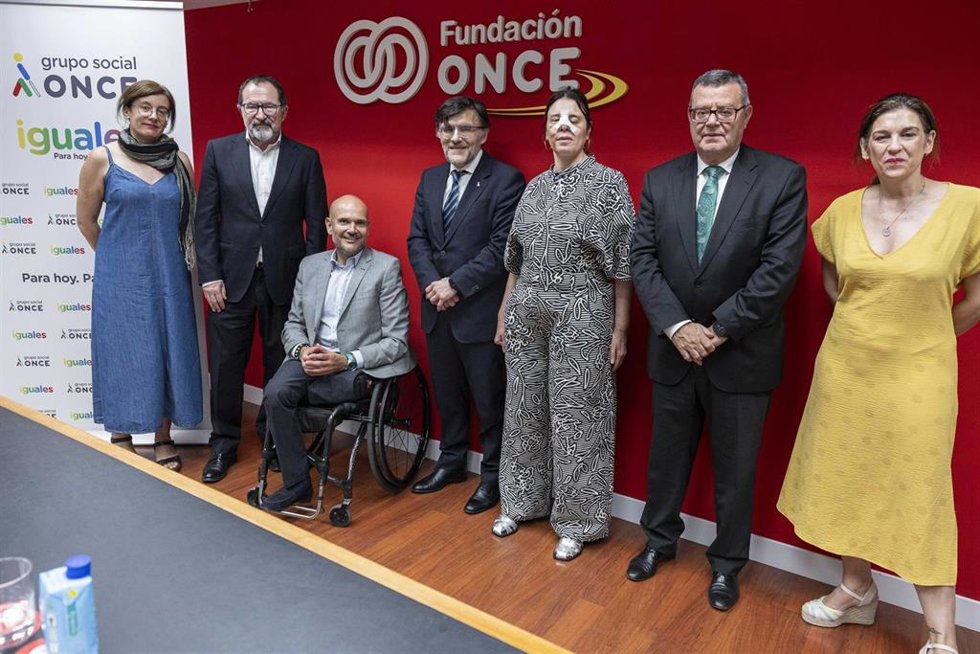 Los representantes de COCEMFE, Fundación ONCE, Inserta Empleo e Inserta Innovación en la firma del convenio de colaboración