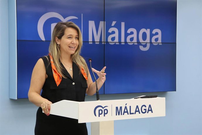 La parlamentaria andaluza por el PP de Málaga y presidenta provincial de Nuevas Generaciones, Jéssica Trujillo, en rueda de prensa