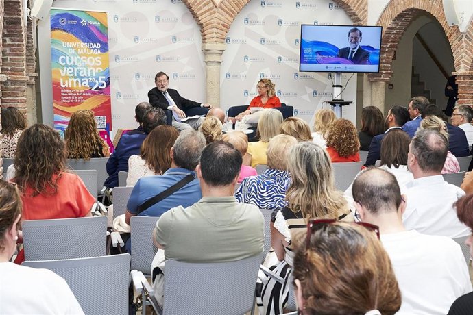 El expresidente del Gobierno, Mariano Rajoy, ha destacado que la Unión Europea nació como "un espacio de paz y fue un éxito" con motivo de su participación en los Cursos de Verano de la Universidad de Málaga.