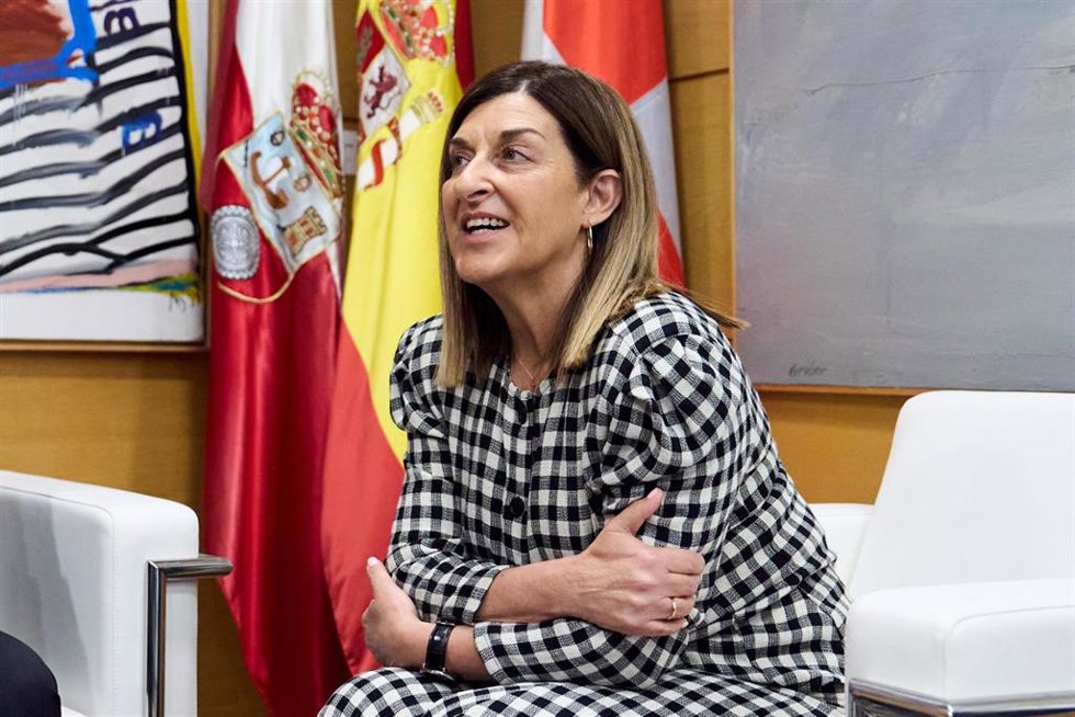 Archivo - La presidenta de Cantabria, María José Sáenz de Buruaga