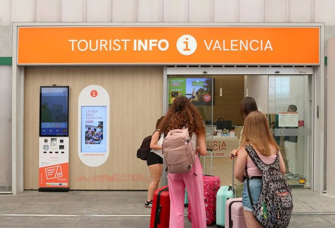 València reabre la oficina turística de la estación Joaquín Sorolla con un nuevo diseño más moderno, accesible y digital