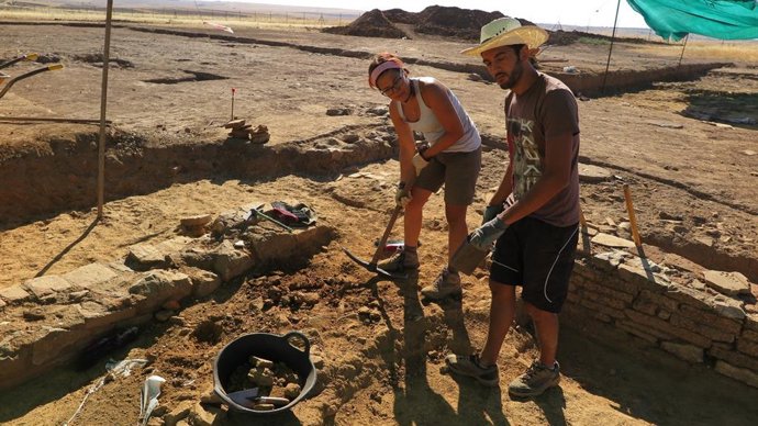 Excavacione en el yacimiento arqueológico de Regina.