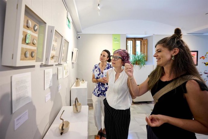 La consejera de Cultura, Turismo y Deporte del Gobierno de Navarra, Rebeca Esnaola, visita la exposición Ars Naturae - Natura artis', en el Parque Natural de Bertiz.