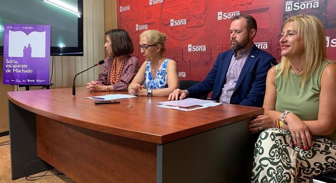 De izda a dcha, Pettit, Valdenebro, Montaño y De Gregorio presentan 'Soria, escaparate de Machado'