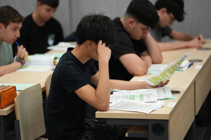 Imágenes de la primera jornada de la Prueba de Acceso a la Universidad en Andalucía.