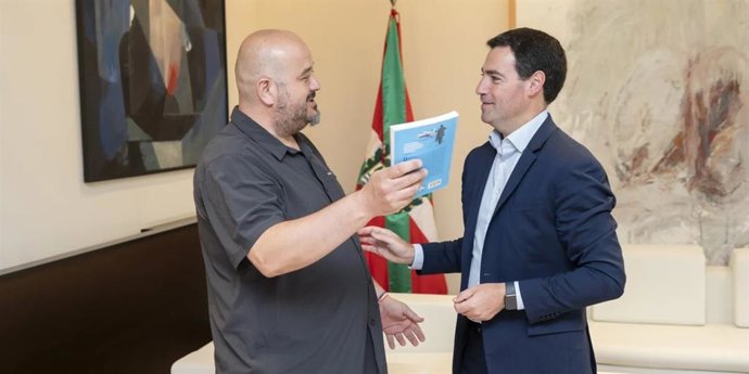 Vaquero ha entregado al lehendakari el documento de trabajo 'Es ahora: 15 prioridades para Euskadi'