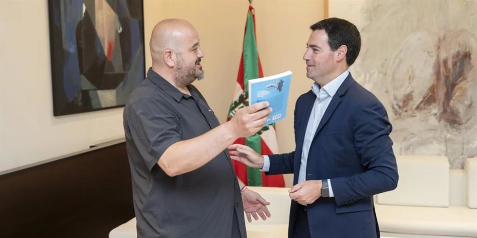 Vaquero ha entregado al lehendakari el documento de trabajo 'Es ahora: 15 prioridades para Euskadi'