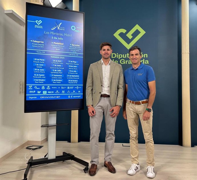 El diputado de Deportes e Instalaciones Deportivas de la Diputación de Granada, Eric Escobedo, ha presentado la 8ª prueba del Circuito Albatros 2025, junto al director de la misma, Jesús Fernández