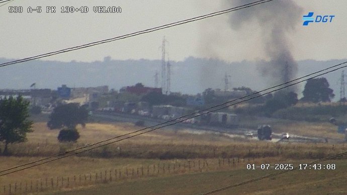 A pesar de que el vehículo se ha apartado de la vía, ha sido necesaria la interrupción del tráfico.