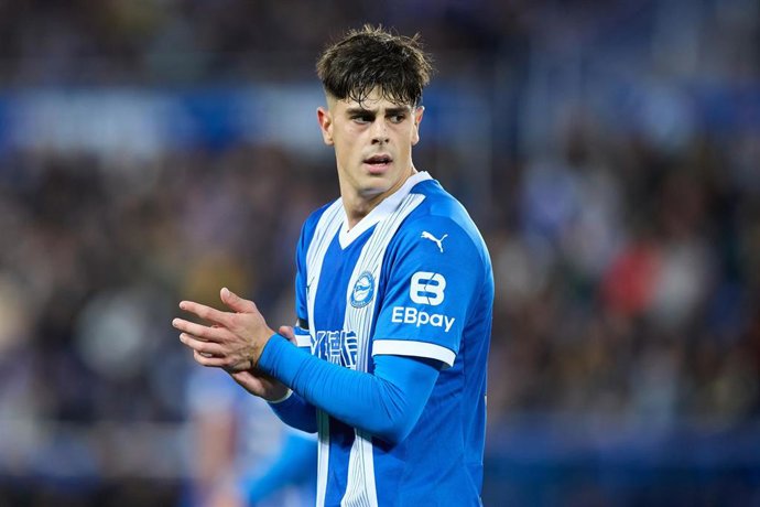 Archivo - Adrian Pica of Deportivo Alaves reacts during the LaLiga EA Sports match between Deportivo Alaves and RCD Mallorca at Mendizorrotza on November 1, 2024, in Vitoria, Spain.