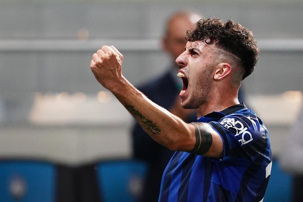 Archivo - El lateral zurdo Matteo Ruggeri celebra un gol con la Atalanta ante el Olympique de Marsella en la Europa League.