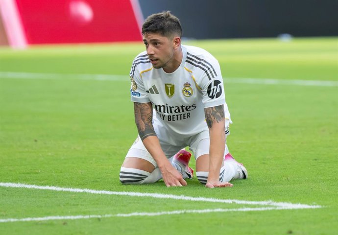 18 June 2025, US, Miami: Real Madrid's Federico Valverde sits on the pitch after missing a penalty during the FIFA Club World Cup Group H soccer match between Real Madrid and Al-Hilal at Hard Rock Stadium. Photo: Sven Hoppe/dpa