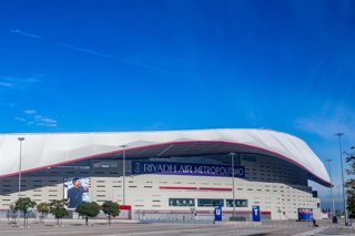 Archivo - Fachada del Estadio Riyadh Air Metropolitano, a 20 de octubre de 2024, en Madrid (España). El estadio del Atlético de Madrid pasa a llamarse Riyadh Air Metropolitano, un 'naming' que incorpora al patrocinador principal del club hasta 2033, tambi