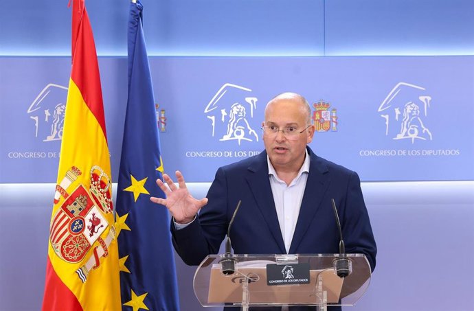 EL portavoz del PP en el Congreso, Miguel Tellado, durante una rueda de prensa en el Congreso de los Diputados, a 1 de julio de 2025, en Madrid (España).