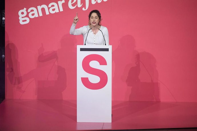 Archivo - La nueva coordinadora general de Sumar, Lara Hernández, interviene durante la clausura de la Asamblea Estatal de Sumar, en el Teatro Alcázar, a 30 de marzo de 2025, en Madrid (España).
