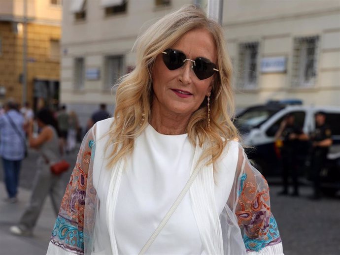 Cristina Cifuentes asiste al concierto de Miguel Bosé en el estadio Movistar Arena