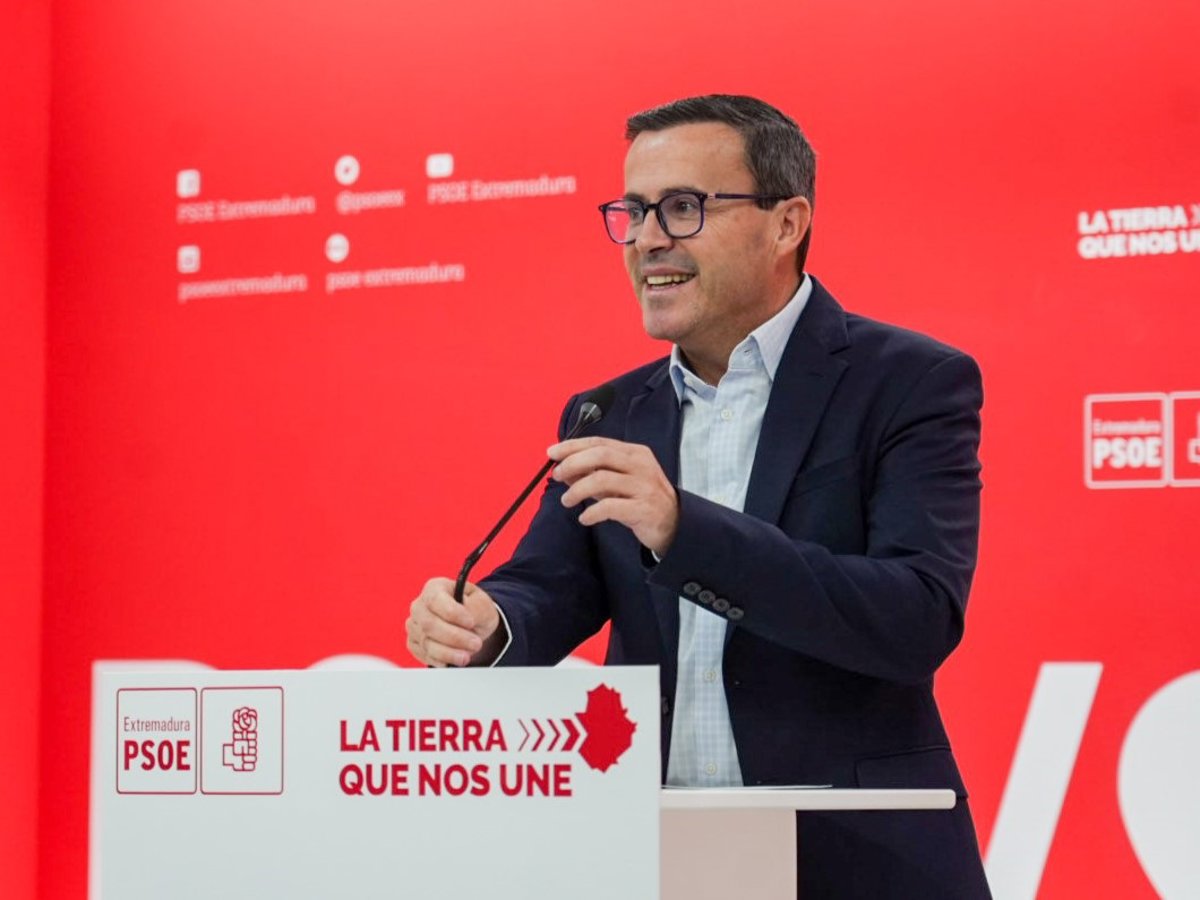Gallardo afirma que no va a dar un  paso atrás  en la Asamblea pese al  mazo en la mano  de PP y Vox para destruirlo