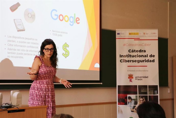 Imagen de uno de los talleres de ciberseguridad que la Universidad de León realiza en colaboración con Incibe.