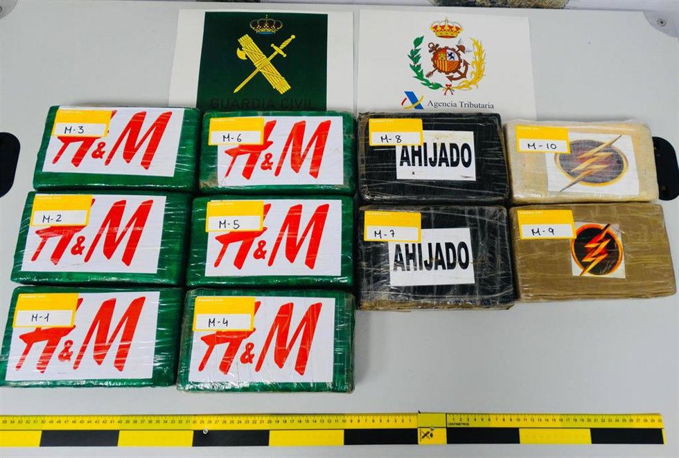 10 Kilos De Cocaína Localizados En Un Camión En Ibiza
