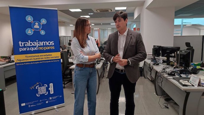 El consejero de Ciencia, Industria y Empleo del Principado de Asturias, Borja Sánchez, y la direcotra del Sepepa, Begoña López.