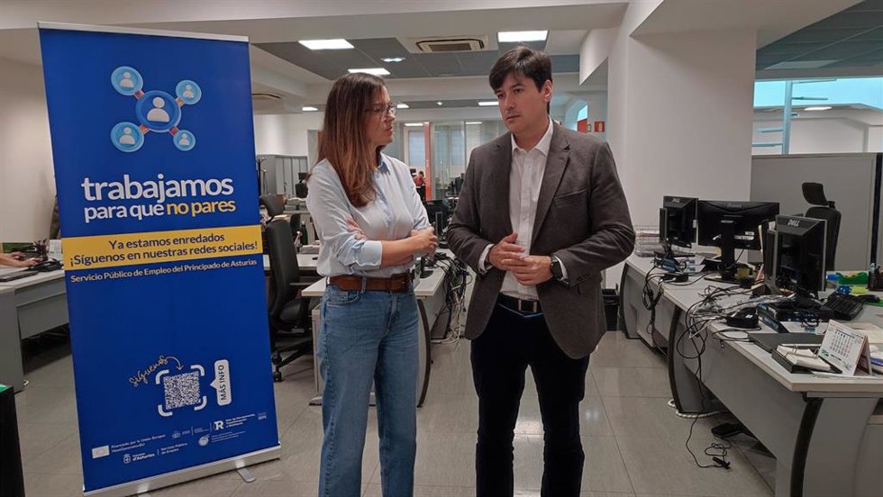 El consejero de Ciencia, Industria y Empleo del Principado de Asturias, Borja Sánchez, y la direcotra del Sepepa, Begoña López.
