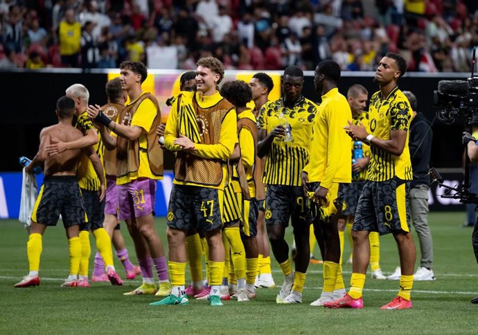 El Borussia Dortmund celebra el triunfo por 2-1 a Monterrey en los octavos de final del Mundial de Clubes 2025.