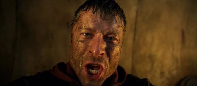Glenn Powell corre por su vida en el frenético tráiler de The Running Man