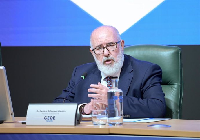 El presidente de CEOE-Tenerife, Pedro Alfonso, en el discurso anual de la asamblea general