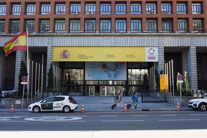 Archivo - Fachada de la sede del Ministerio de Sanidad.