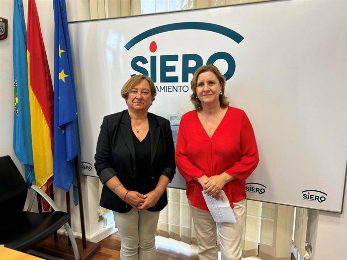 La concejala de Festejos, Mercados y Bienestar Animal, Ana Nosti, junto a Amelia Areces, responsable del Servicio de Promoción Económica y Desarrollo Local del Ayuntamiento de Siero.