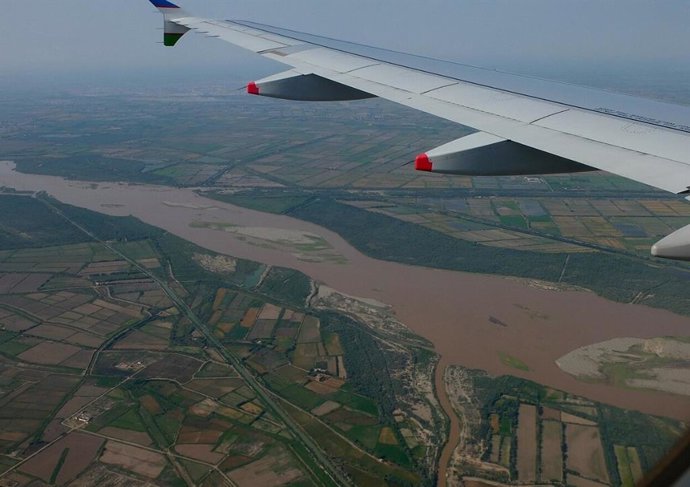 Río Amu Daria en las cercanías de Urganch (Uzbekistán)