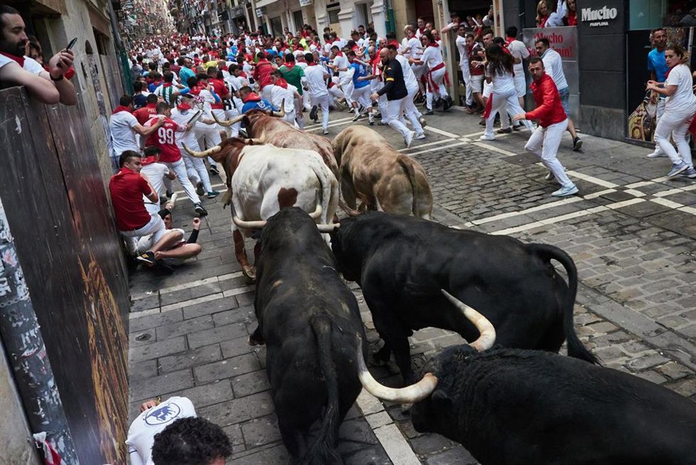 Archivo - Imagen del sexto encierro de los Sanfermines de 2024, protagonizado por la ganadería Jandilla