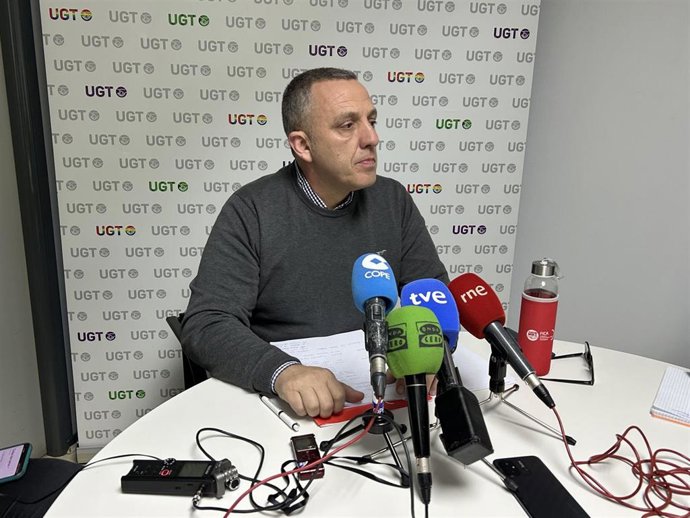 Archivo - El secretario general de UGT en Cantabria, Mariano Carmona