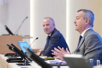 El consejero delegado de Banco Sabadell, César González-Bueno, y el director financiero, Sergio Palavecino.