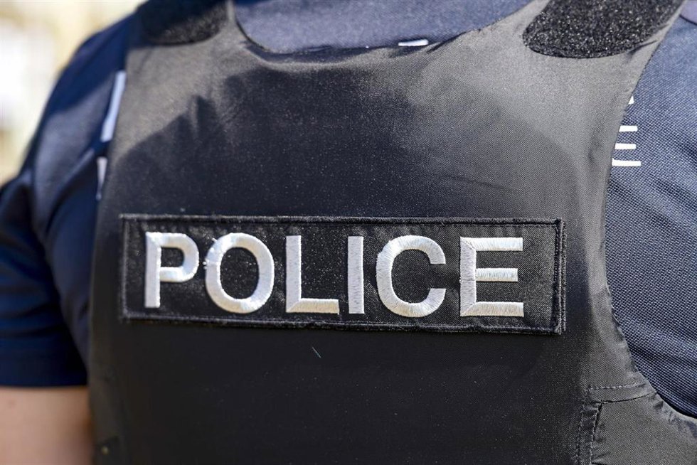 Un miembro de la Policía Nacional francesa con un chaleco antibalas