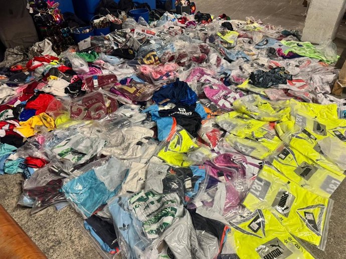 Archivo - Prendas ambulantes intervenidas